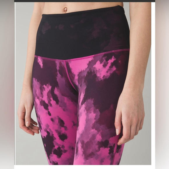 🖤 Lululemon Sweaty Endeavor Tight
Blooming Pixie Raspberry Black / Black - Picture 3 of 15